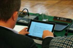 Argentan rentabilise ses runions de conseil municipal avec tablettes