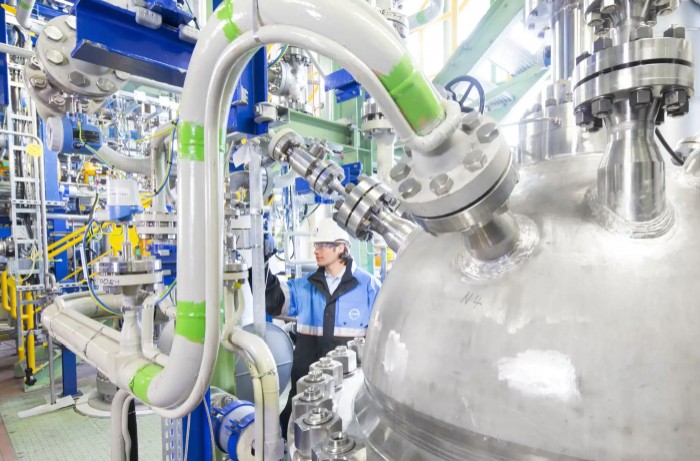 Le fabricant de polymères Covestro automatise une usine avec l'IA