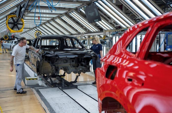 Volkswagen poursuit sa route avec AWS