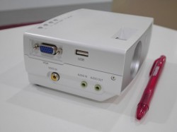 Un projecteur autonome de moins d'un kilo - Projecteur FF1 - Toshiba