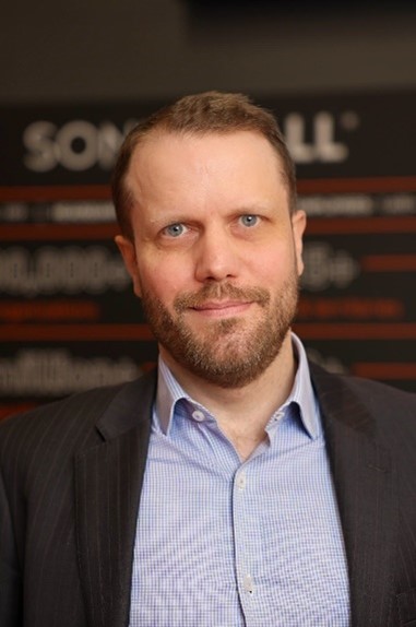 « SonicWall Cloud Secure Edge (CSE) améliore la posture de sécurité des entreprises et permet un déploiement progressif de l’approche Zero Trust pour les PME et ETI. »  Pierrick Prévert, Sales Director chez SonicWall.