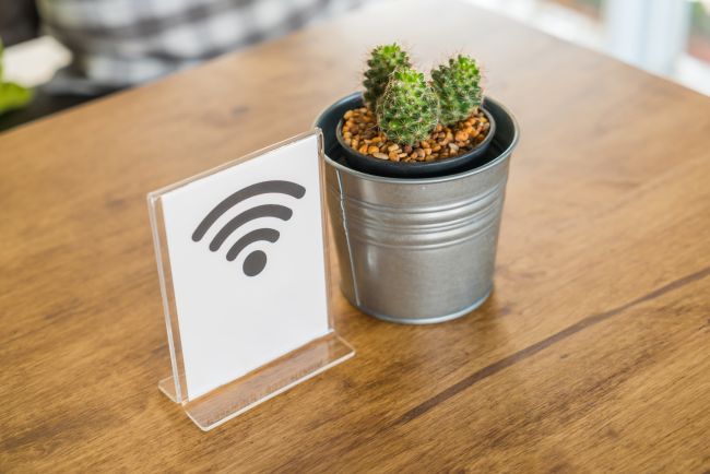 WiFi h�telier : ce que l'analyse d'un parc d'�tablissements not�s 10/10 sur Booking.com r�v�le sur l'architecture r�seau