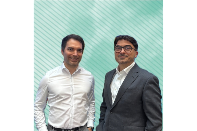 De gauche � droite : Olivier Fournier, Strategic Account Advisor Professional services & Telecommunications France et Lionnel Paglia, responsable Professional services France, tous deux chez Salesforce.
