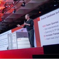 Larry Ellison, CEO d'Oracle, prsentant l'un de ses fameux keynotes, ici lors d'OpenWorld 2013. (crdit : Oracle)