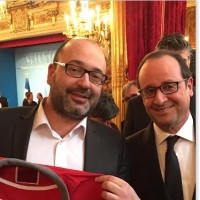 Carl Azoury, PDG de Zenika, en compagnie de Franois Hollande lors de la crmonie des voeux 2015 aux acteurs du numrique. (crdit : D.R.)