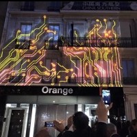 En présence de son PDG, Stéphane Richard, Orange a ouvert son premier Smart Store, sur les Champs-Elysées, le 8 septembre.