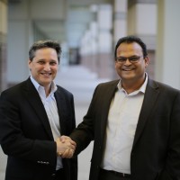 Ken King, directeur gnral d'IBM OpenPower ( gauche), et Hemant Dhulla, vice-prsident de Xilinx, vont dvelopper un partenariat autour des serveurs Power.