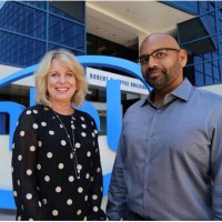 Diane Bryant, responsable du Data Center Group dIntel, aux cts de Naveen Rao, co-fondateur et CEO de Nervana Systems.