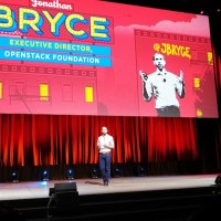 Jonathan Bryce, directeur excutif de la Fondation OpenStack, a mis l'accent sur le multicloud lors de sa keynote  Barcelone.