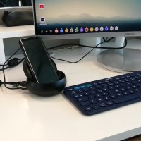 Avec la station d'accueil Dx, Samsung transforme son Galaxy S8 en poste de travail additionnel. la souris et le clavier Bluetooth ne sont toutefois pas proposs par le Coren.
