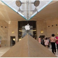 Apple a ouvert son premier Apple Store français au Carrousel du Louvre en novembre 2009. Crédit photo : D.R.
