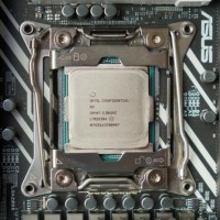 Les Intel Core i9 proposeront des fréquences de base inférieures à celles des modèles équivalents d'AMD, mais avec des capacités de boost supérieures. (crédit photo : Gordon Mah Ung)