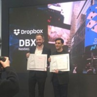 Drew Houston et Arash Ferdowsi, les co-fondateurs de Dropbox , le jour de lintroduction en Bourse de lentreprise, vendredi 23 mars,  New York. (Crdit. Dropbox) 