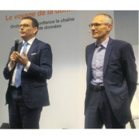 « Les clients sont le moteur de l'innovation d'Orange, OBS est l'entreprise peut être la plus mondialisée en France. Notre engagement c'est de mettre la transformation digitale au centre de ce que l'on fait », a lancé le prochain DG d'OBS Helmut Reisinger (à gauche) ici au coté de Thierry Bonhomme (crédit : D.F.)