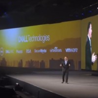 Michael Dell, CEO de Dell Technologies, lors d'une keynote durant le Dell EMC World 2017. (Crédit : Dell)