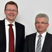 Michael Berger (à gauche) et Max Ertl en resteront les présidents de Docuware après la signature du rachat de l'entreprise par Ricoh. (Crédit : Docuware)