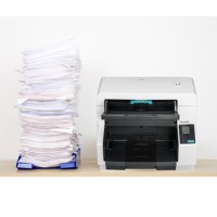 Le KV-S5058 va jusqu 90 pages par minute pour un volume de 30 000 feuilles par jour. Le scanner KV-S5078-Y monte  115 pages  la minute soit un volume journalier doubl. (Crdit : Panasonic)