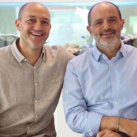 Les deux co-fondateurs de Linkbynet, Patrick et Stphane Aisenberg, acceptent le rachat par Accenture. (Crdit Photo : C.R)