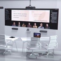 Les salles de confrence imagines par Microsoft disposent d'cran large pour accueillir les collaborateurs  distance. (Crdit Photo: Microsoft)