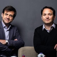 Fabien Grenier, à gauche, PDG de DataDome, a co-fondé la société en 2015 avec Benjamin Fabre, directeur technique. Ils avaient déjà créé ensemble TrendyBuzz. (Crédit : DataDome)