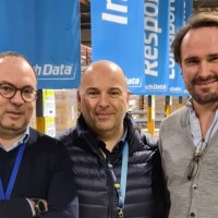 Le directeur des opérations sales et marketing, Pascal Oualid (à gauche), accompagné de Cédric Derville (au centre), directeur logistique, et de Laurent Parpet (à droite), DRH. Tous trois ont lancé et piloté la démarche lean chez Tech Data France.  