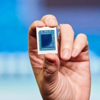 Reposants sur l'architecture Zen3+ et gravés en 6 nm, les processeurs Ryzen 6000 d'AMD arriveront sur près de 200 modèles de PC portables. (Crédit AMD)