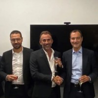 A gauche, Laurent Bronzini et Mickaël Dray (fondateurs d’HR Team), à droite, Yvan Chabanne PDG de Scalian. (Crédit Photo : Scalian DR).