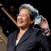 Alors que les ventes globales de puces x86 subissent un net ralentissement, la CEO d'AMD, Lisa Su, réussit à gagner des parts sur le marché des serveurs avec ses CPU Epyc. (Crédit AMD)