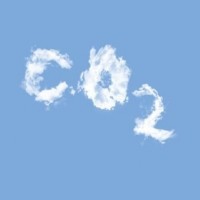 Pour les ONG New Climate Institute et Carbon Market Watch, les engagements climatiques des géants du cloud tiennent largement de l'écran de fumée. (Photo : Matthias Heyde / Unsplash)