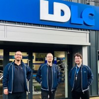 Dimitri Leclaire (à gauche) et les collaborateurs de la boutique LDLC Cherbourg (Crédit photo : LDLC)