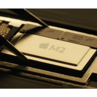 Livrée en juin 2022, la deuxième génération de puces de la série M d'Apple doit être remplacée par la M3 dont on doute qu'elle sera gravée en 3 nm comme prévu initialement. (Crédit photo : Apple)