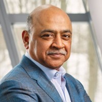 Arvind Krishna, CEO d'IBM a surpris agréablement le marché avec les dernières prévisions financières du groupe. (crédit : IBM)