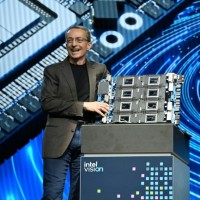 Le CEO d'Intel, Pat Gelsinger, a dvoil l'acclrateur Gaudi 3 lors de l'vnement Vision  Phoenix, en Arizona.  