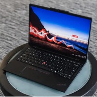 Selon IDC, les PC IA tels que le T14s Gen 6 de Lenovo devraient reprsenter un ordinateur vendu sur cinq en 2024, puis deux sur trois en 2028. (Crdit photo : Lenovo)