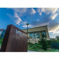 La valeur des contrats annualiss de VMware,qui traduit l'engagement des clients dans des contrats  long terme, serait passe de 1,2 Md$  1,9 Md$ durant les trois derniers mois. (Crdit Photo: Vmware)