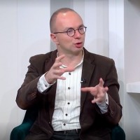 Alexei Grinbaum, directeur de recherche au CEA estime que le modle R1 de Deepseek est en rupture sur deux points : son ct open source et la technique d'apprentissage par renforcement. (Crdit Photo : IT News Info)