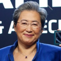 AMD, dirigé par Lisa Su (CEO), anticipe une charge de 700 M$ pour son deuxième trimestre 2025 en raison des récents contrôles à l'exportation vers la Chine. (crédit : AMD) AMD, dirigé par Lisa Su (CEO), anticipe une charge de 700 M$ pour son deuxième trimestre 2025 en raison des récents contrôles à l'exportation vers la Chine. (crédit : AMD)