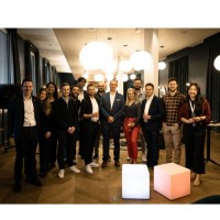 Plusieurs représentants d'Anydesk dont JD Mersinger, vice-président pour les Amériques et la zone APAC (au centre) étaient présents à l'inauguration du bureau français d'Anydesk. (Crédit Photo : Anydesk) Plusieurs représentants d'Anydesk dont JD Mersinger, vice-président pour les Amériques et la zone APAC (au centre) étaient présents à l'inauguration du bureau français d'Anydesk. (Crédit Photo : Anydesk)