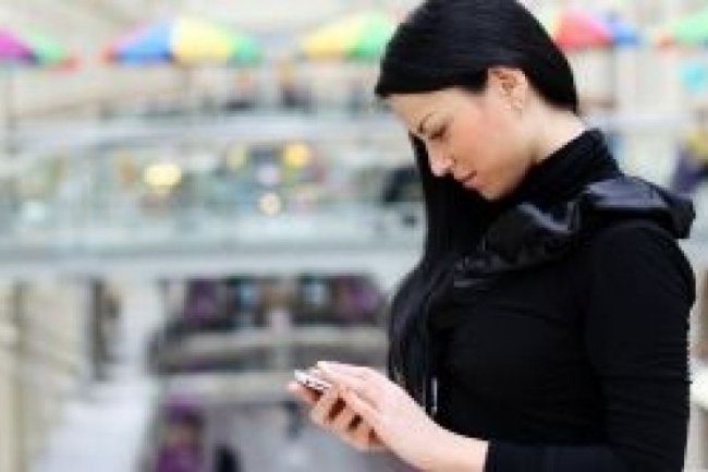 Les femmes sont amatrices de smartphones pour leur facilit d'accs aux rseaux sociaux, crdit Andrey Arkusha/shutterstock.com