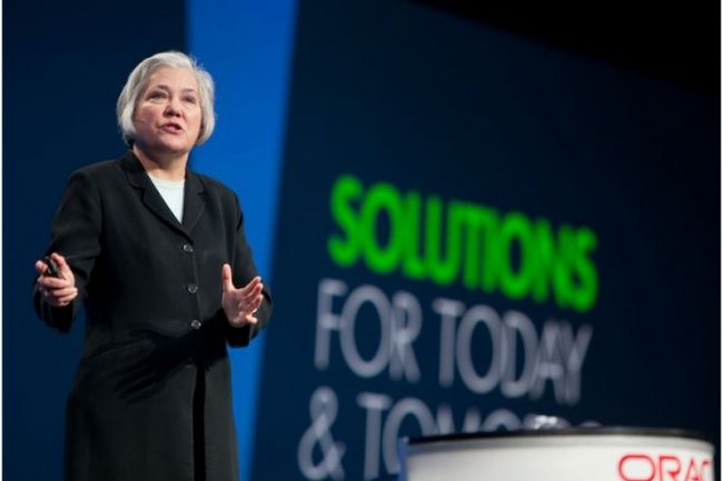 Ann Livermore, ancienne VP executif de la division Entreprise de HP, lors d'un keynote sur une confrence Oracle lorsque le partenariat battait son plein (crdit : D.R.)