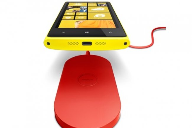 Les smartphones Windows Phone 8 de Nokia pourront tre rechargs via une station sans fil ddie.