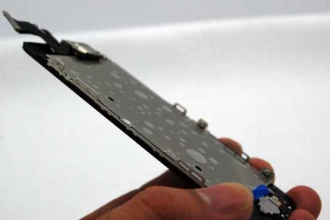 L'cran LCD Sharp qui quipe l'iPhone 5 d'Apple, crdit D.R.