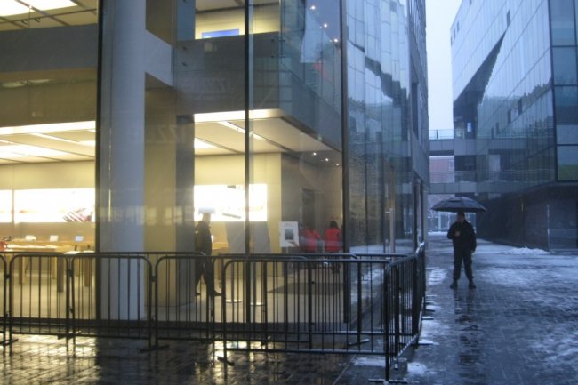 L'Apple Store de Pkin  Sanlitun dsert et sous la neige pour le lancement de l'iPhone 5