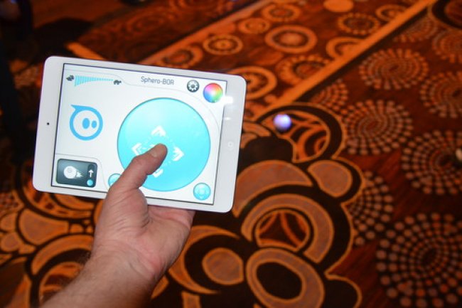 Orbotix a montré une application de réalité augmentée pour piloter Sphero, sa boule robotique dotée d'une caméra vidéo.  Crédit IDG NS