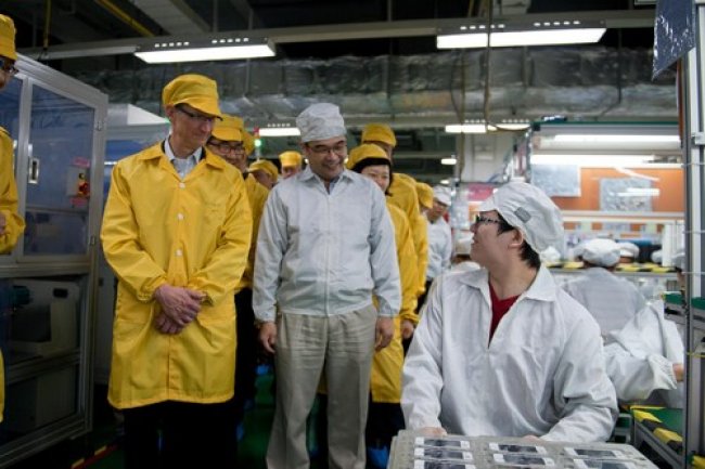Tim Cook, CEO dApple, lors de la visite dune usine Foxconn en Chine. Crdit : IDG NS