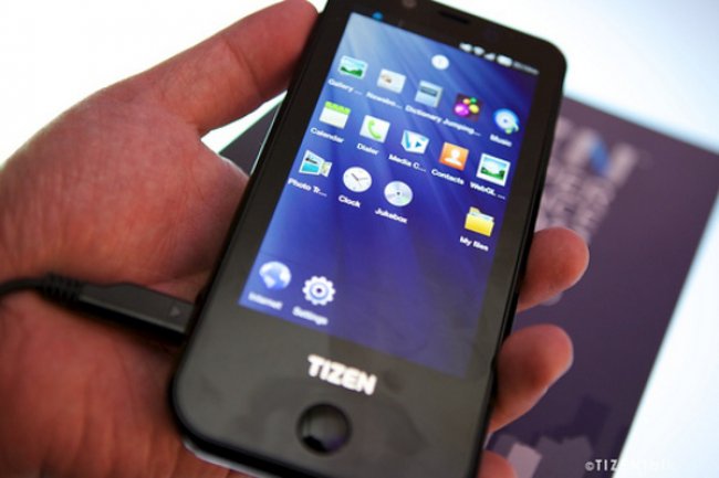 Tizen 2.0 dispose de ses propres applications : calendrier, gestion de contacts, galerie dimages, tlphone, paramtres et lecteur vido.