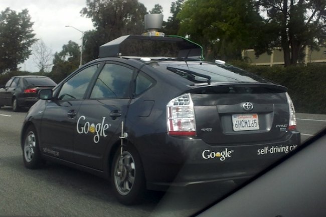 La Google Car sur l'autoroute 101 entre Palo Alto et Santa Clara. Crédit SL