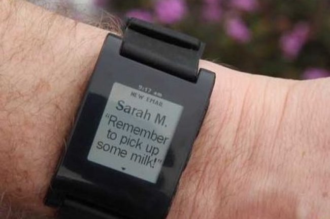 Google travaillerait  dvelopper une montre connecte. Ci-dessus, l'une des Pebble de Kickstarter. Crdit: D.R