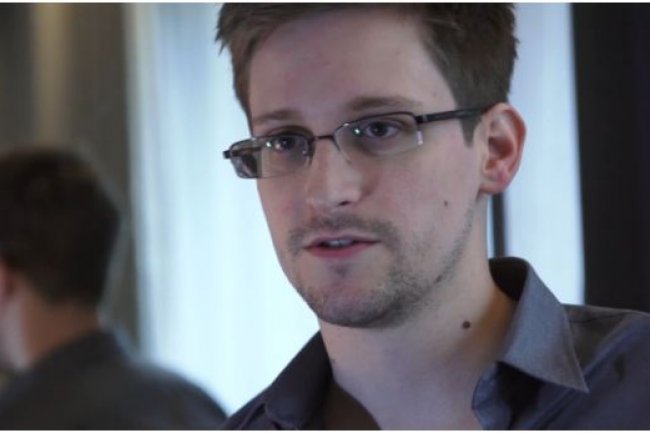 Edward Snowden interviewé par le Guardian. (crédit : D.R.)