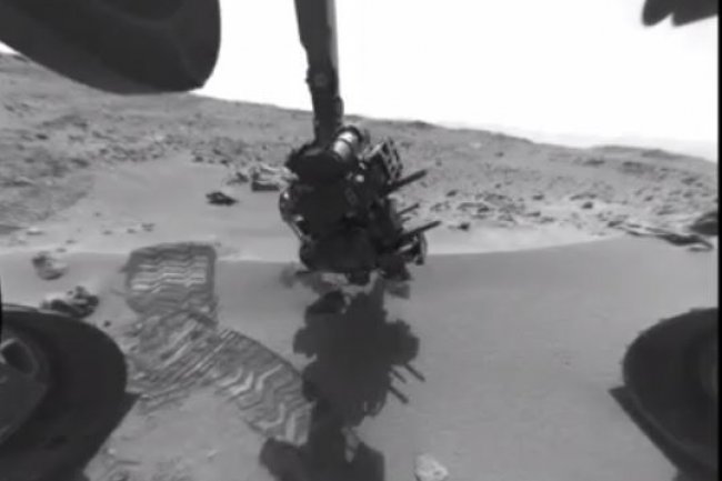 Le robot Curiosity sillonne Mars depuis un an. Crdit: La Nasa